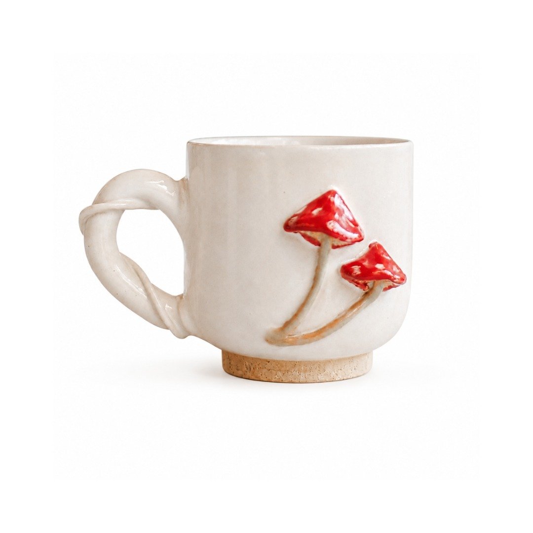 Caneca Branca em Cerâmica Cogumelo Catherine Fine Teas.