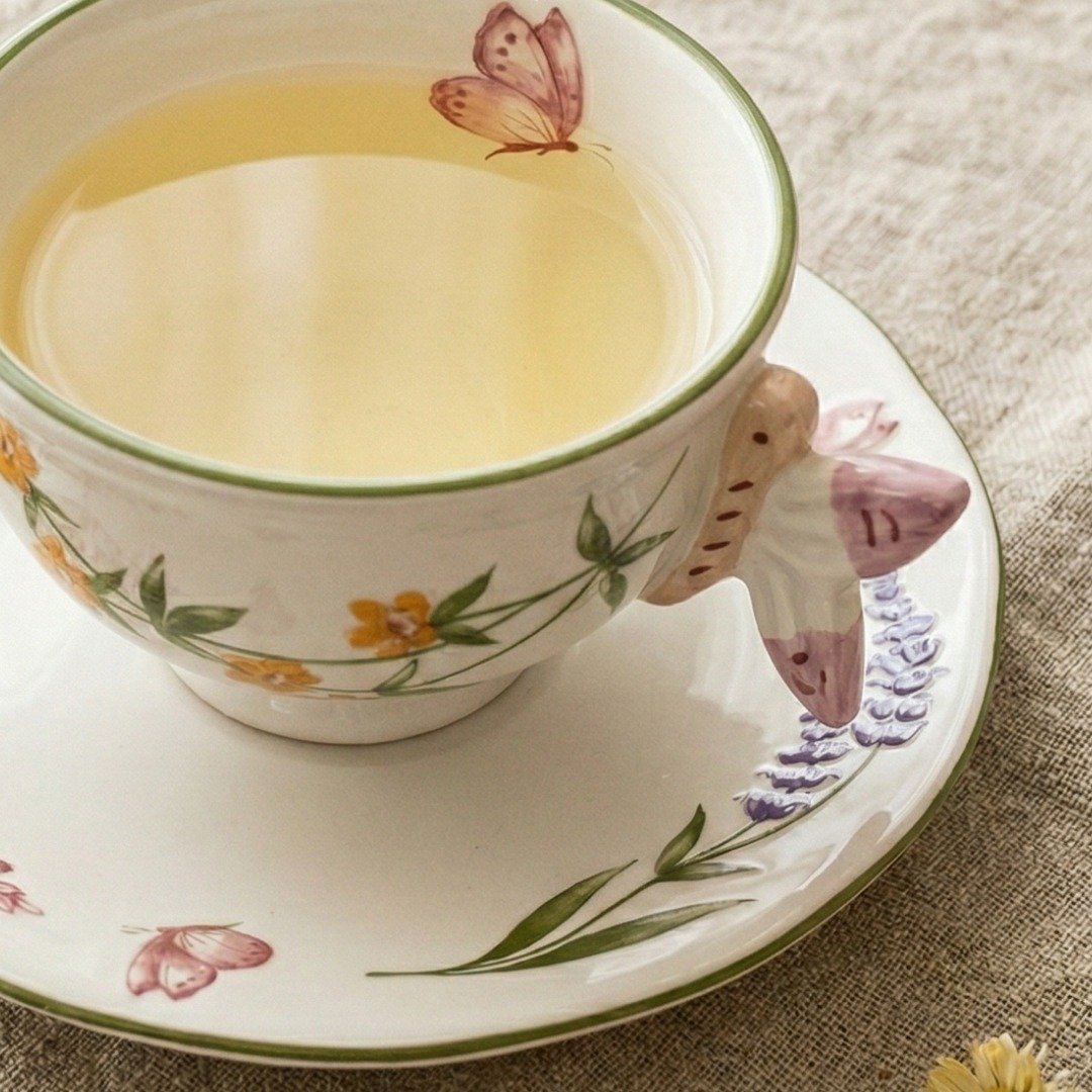 Conjunto Xícara com pires porcelana borboletas relevo Catherine Fine Teas